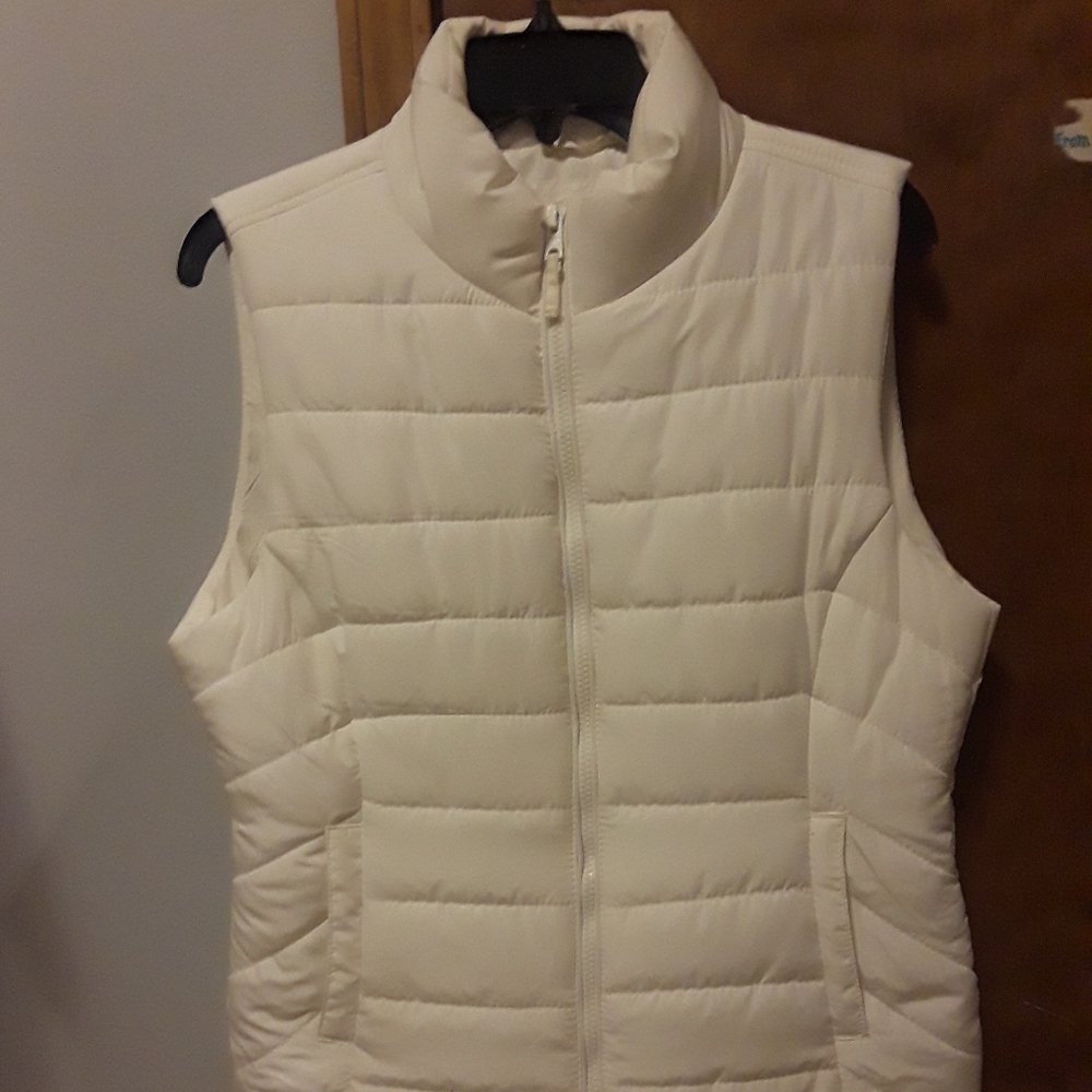 Large Aeropostale puffer vest, zip up